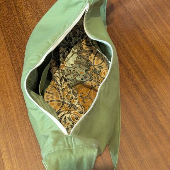 HOMEMADE CROSSBODY BAG-SAGE GREEN/PATTERNED INTERIOR-UNUSED - Picture 6 of 8